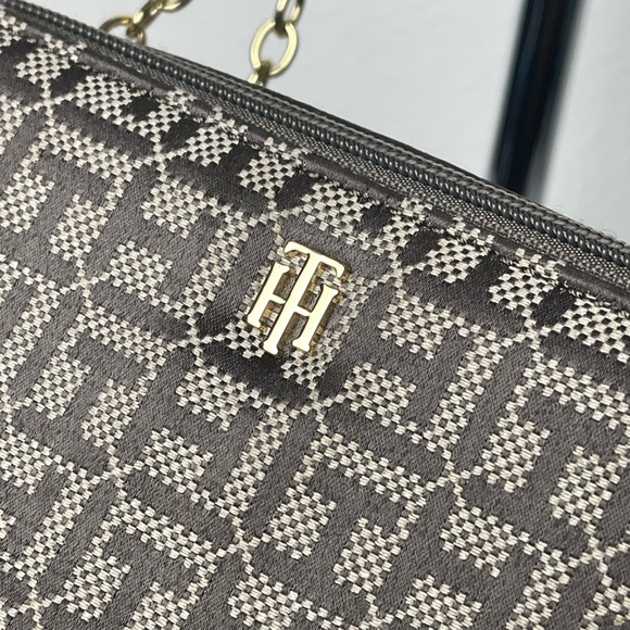 Preloved Tommy Hilfiger Jacquard Monogram Two Way Shoulder Crossbody Camera Bag - Picture 6 of 15